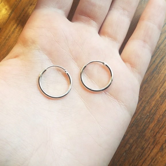 NWOT 18mm Mini Silver Hoop Earrings - Picture 7 of 8